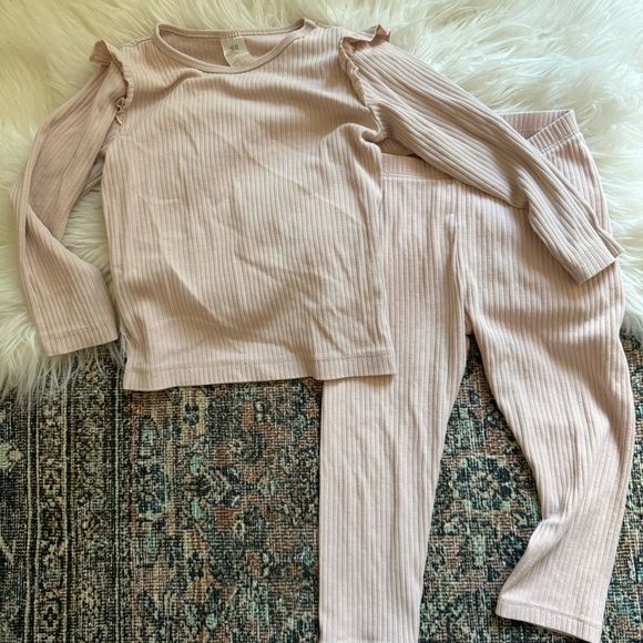 H&M Ruffle Sleeve Set - Picture 1 of 3